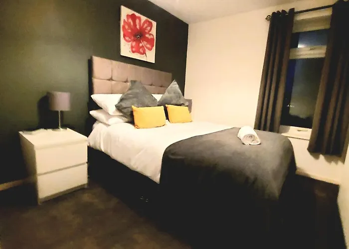 Milton House: 3-Bed Home with Free Wi-Fi and Parking in Newcastle