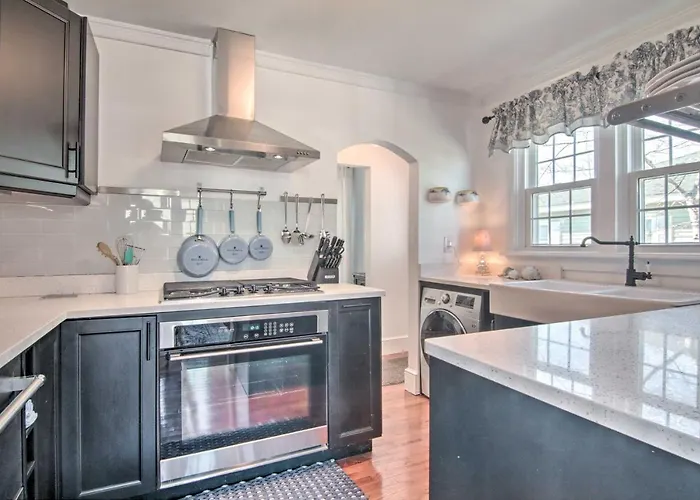 Chincoteague Island Cottage ~ 2 Mi To Beaches