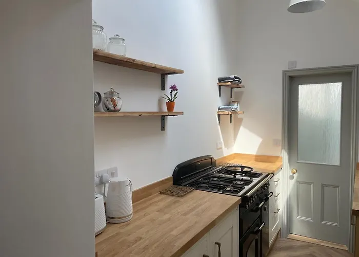 Peaceful Period Cottage In Central Location