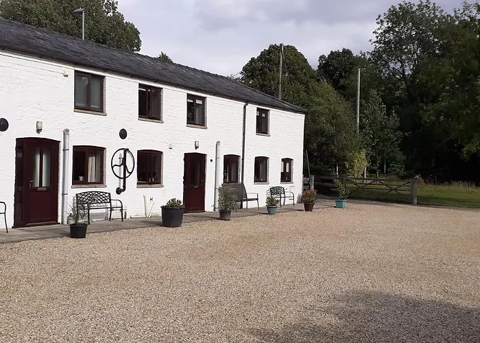 2 Barge Cottage