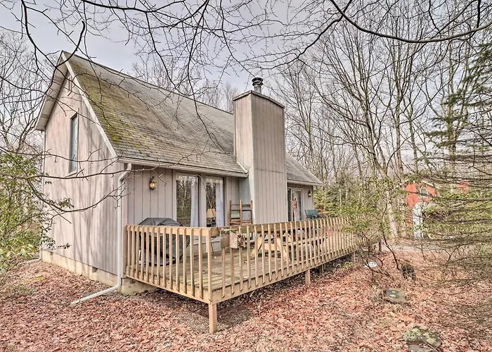 ~ 1 Mi To Lake: Secluded Poconos Home W/ Decks