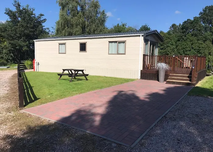 Riverbank Lodge