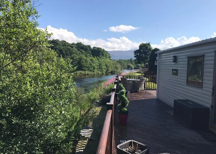 Riverbank Lodge