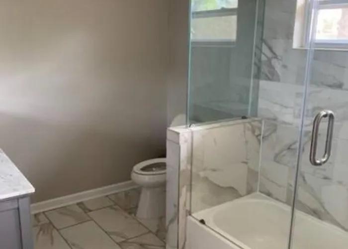 Atlanta Unit 1 Room 1 - Peaceful Private Master Bedroom With Private Balcony