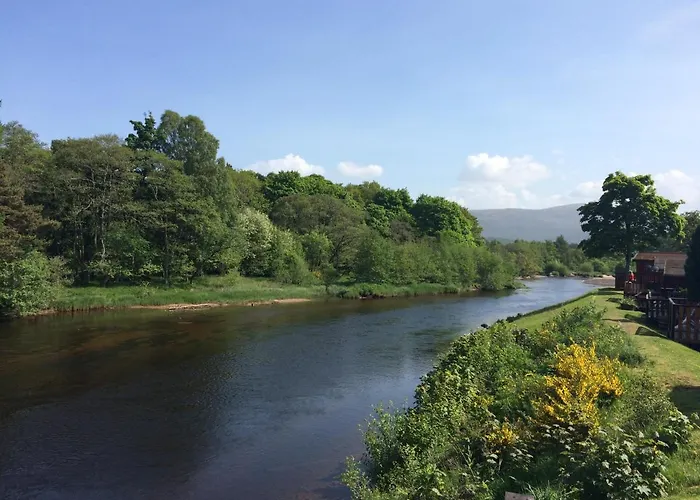 Riverbank Lodge