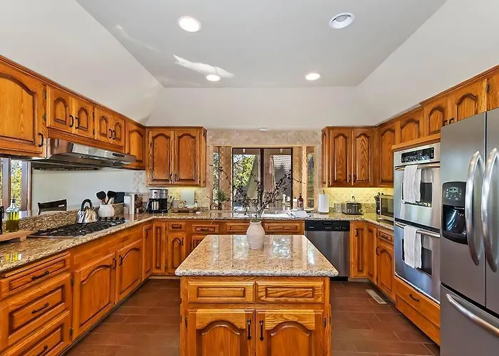 Stunning Lake View Game Room Spa Walk To Village