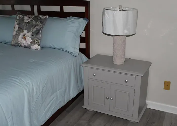 Cheerful 2-Bedroom, 2 Bath With Private Parking