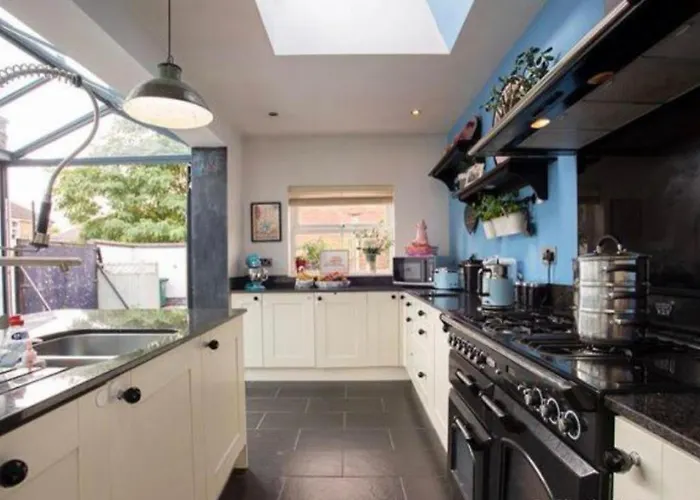 Beautiful 5 Bedroom House In Great Location.