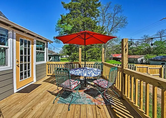Renovated 'Carnegie Cottage' - Walk To Dtwn!