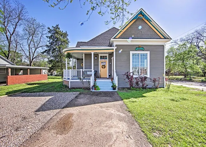 Renovated 'Carnegie Cottage' - Walk To Dtwn!