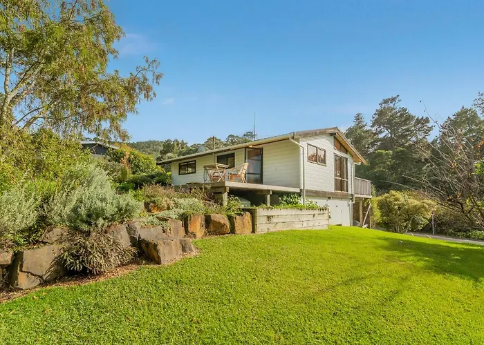 Beach Lovers Bach - Hahei Holiday Home