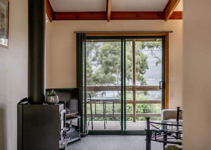 Freycinet Cottage 1 - Bluestone