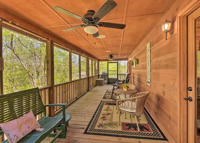 Cozy Hiawassee Cabin W/ Fire Pit & Mtn Views!
