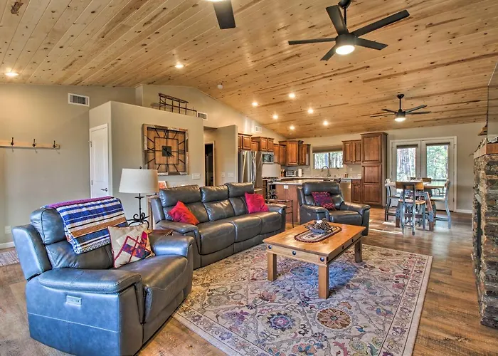 1 Mi To Rainbow Lake: Newly Built & Woodsy Retreat