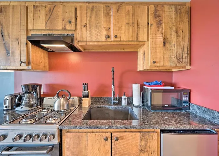 Slopeside Burke Mountain Condo W/ Fireplace!