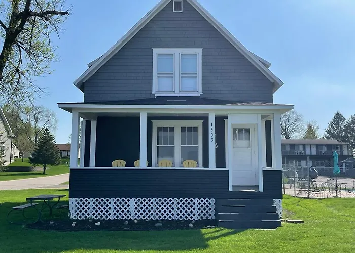 3 Bedroom House With Lake Pepin Views With Access To Shared Pool