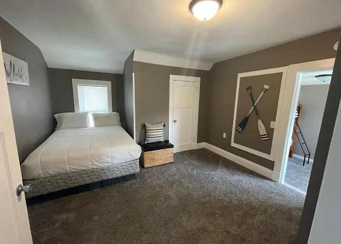 3 Bedroom House With Lake Pepin Views With Access To Shared Pool