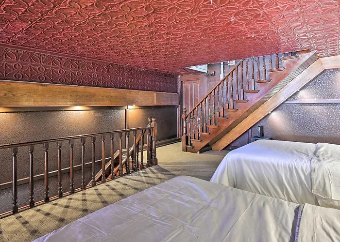 Walk To River: Unique Studio In Renovated Bar!