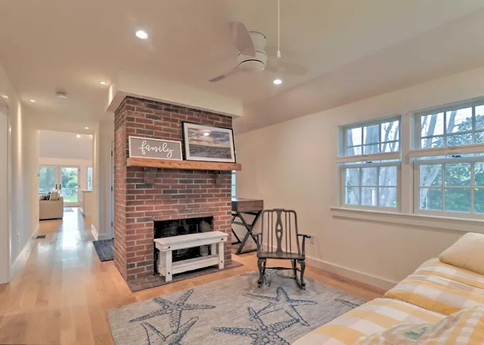 Walk To Beach! Cape Cod Cottage W/ Fire Pit