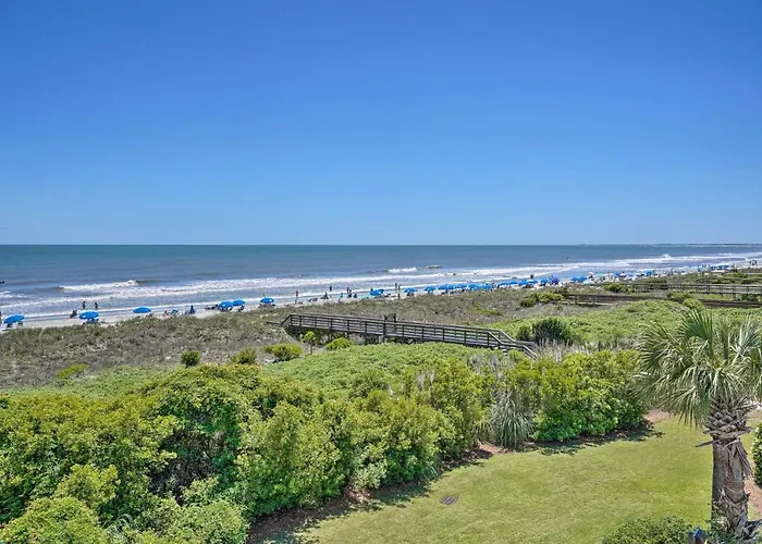 Beachfront Isle Of Palms Condo W/ Balcony & Pool!