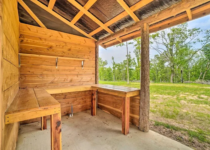 Updated Studio Cabin In Ozark W/ Yard & Mtn View