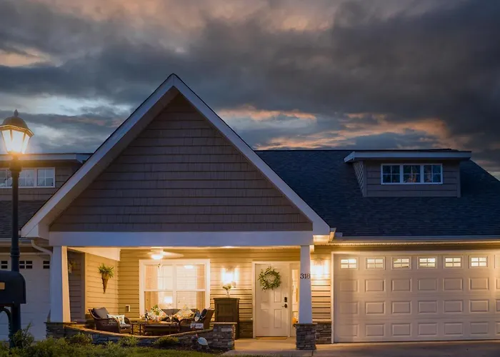 Luxe Quiet Townhouse W/Parking/Pool/By Dollywood