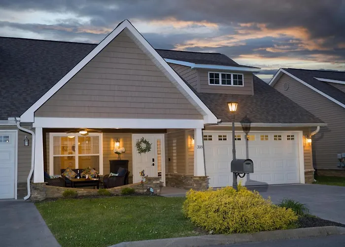 Luxe Quiet Townhouse W/Parking/Pool/By Dollywood