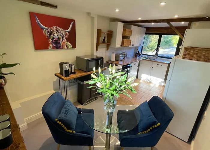 Elegant Peaceful Barn In Rural Village Setting Close To Stratford Upon Avon