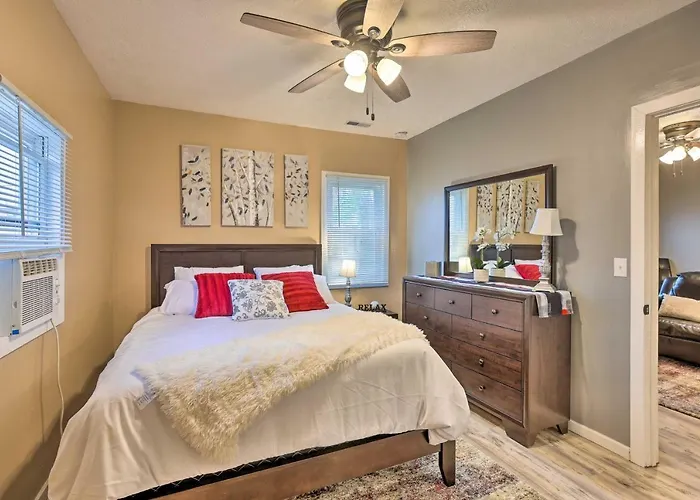 Council Bluffs Cottage: Proximity To Parks!