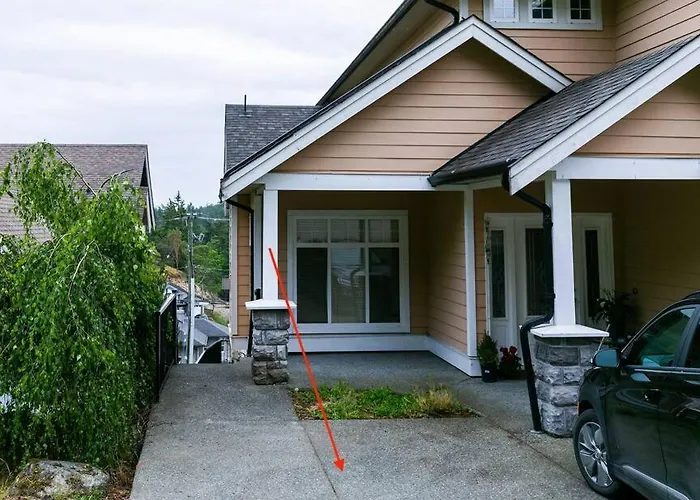 Cozy Renovated Oasis W Private Terrace & Parking