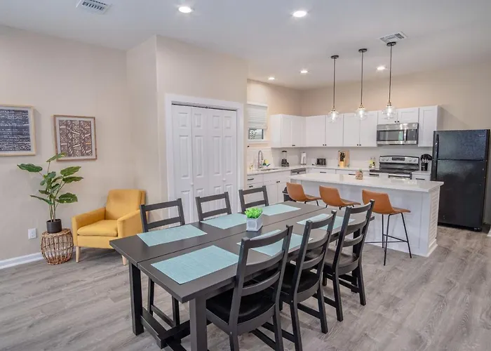 Beautiful Fenced 3Br 2Ba Near Exciting Downtown