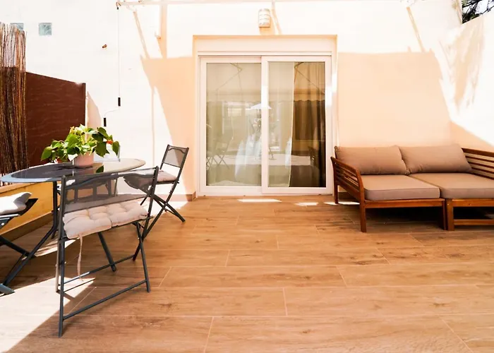 Apartamento Loft con terreno privado y parking compartido - a 800m de Playa Poniente