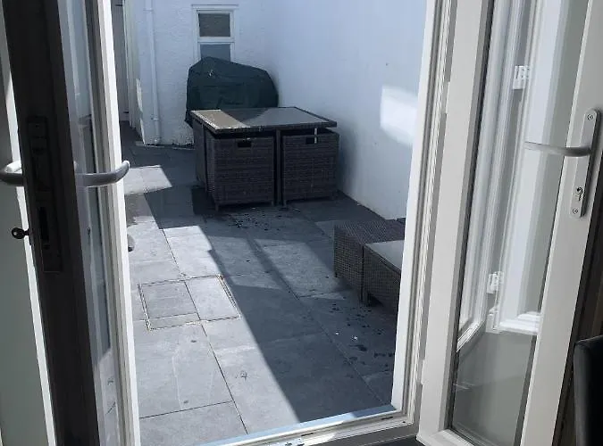 Perfect Base For 8, Pets Allowed