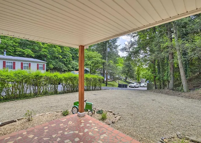Updated Bristol Retreat ~ 2 Miles To Downtown!