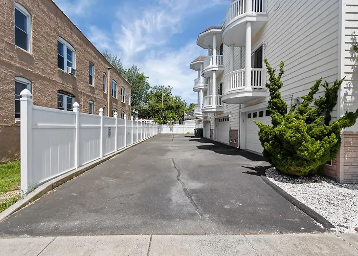 ❤️ The Top End Townhomes With Stunning Views On One-Of-A-Kind Rooftop Deck! Wow!