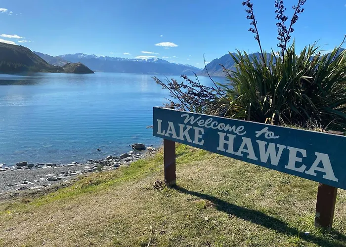 Views On Parry - Lake Hawea Holiday Home