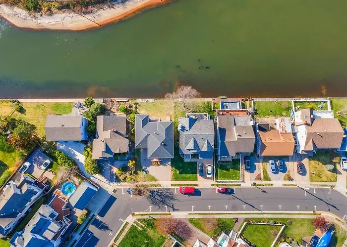 Brand New Fully Renovated Waterfront Property With Outdoor Bar & Firepit