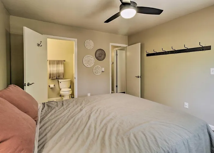 Cozy Forest Retreat! Pet-Friendly Pinetop Cabin