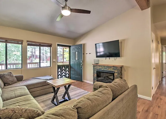 Cozy Forest Retreat! Pet-Friendly Pinetop Cabin
