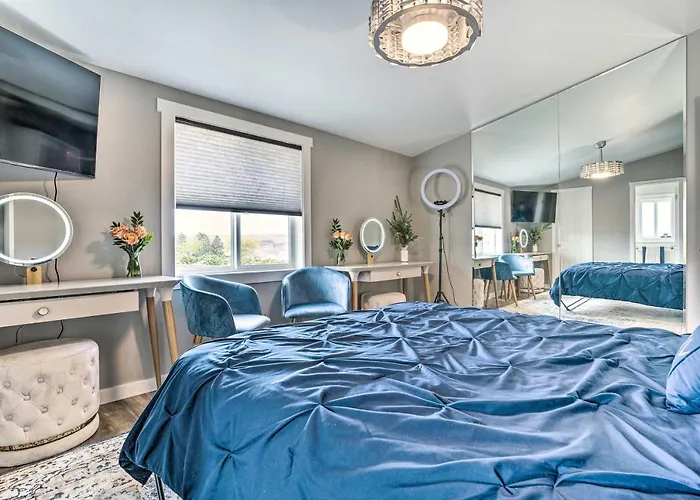 Quincy Home On Lavender Farm W/ River Views!
