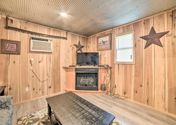 Charming New Concord Cabin On 50-Acre Farm!