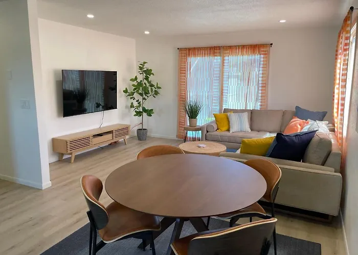 2Nd Floor, 2 Bedroom Condo, Sleeps 6