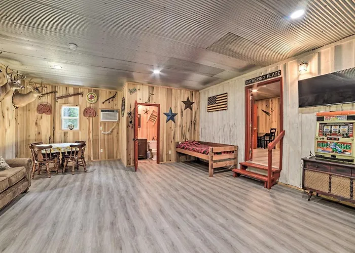 Charming New Concord Cabin On 50-Acre Farm!