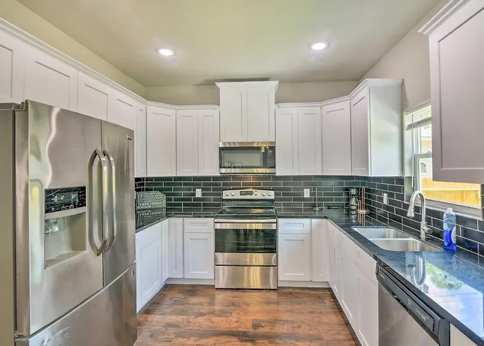7 Mi To Gulf: Family Home W/ Yard In Texas City