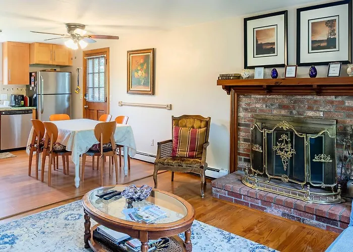 Walk To Beach & Main St: Dog-Friendly Cape Cod Gem