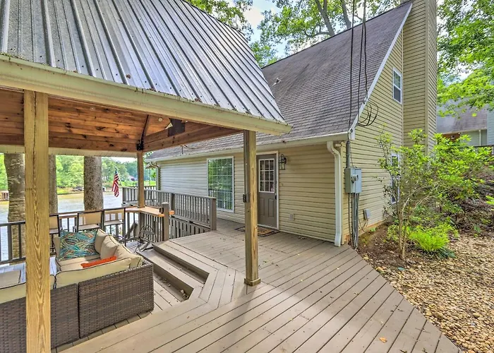 Lakefront Retreat W/ Deep Water + Great Views!