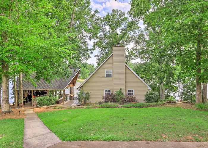 Lakefront Retreat W/ Deep Water + Great Views!