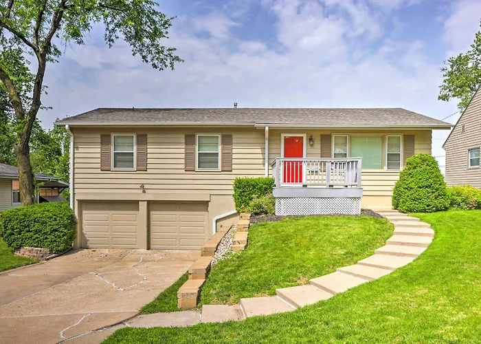 6 Mi To Old Market Home With Bbq-Ready Patio!