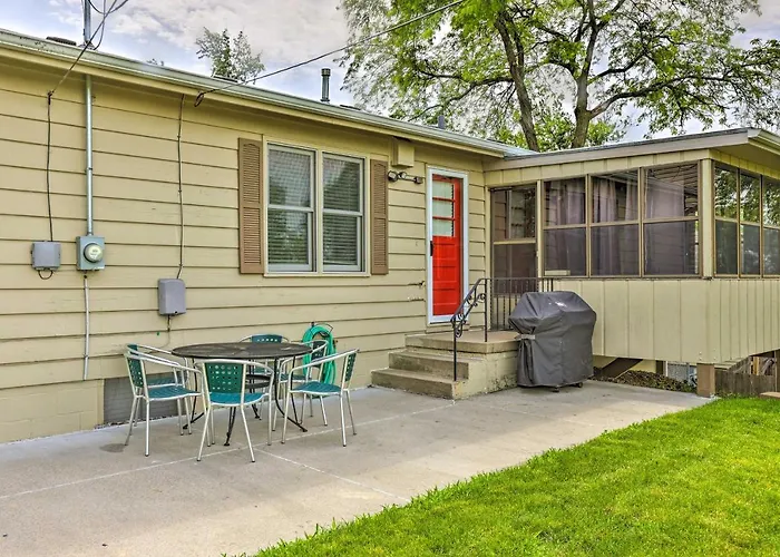 6 Mi To Old Market: Home W/ Bbq-Ready Patio!