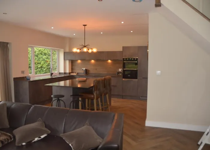 The Bunkhouse - 2 Bedroom Home With Parking